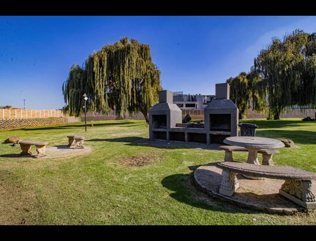 2 BEDROOM TOWNHOUSE FOR SALE IN MULBARTON